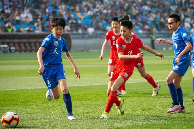 包含建业青训球员崭露头角，为球队增添活力的词条