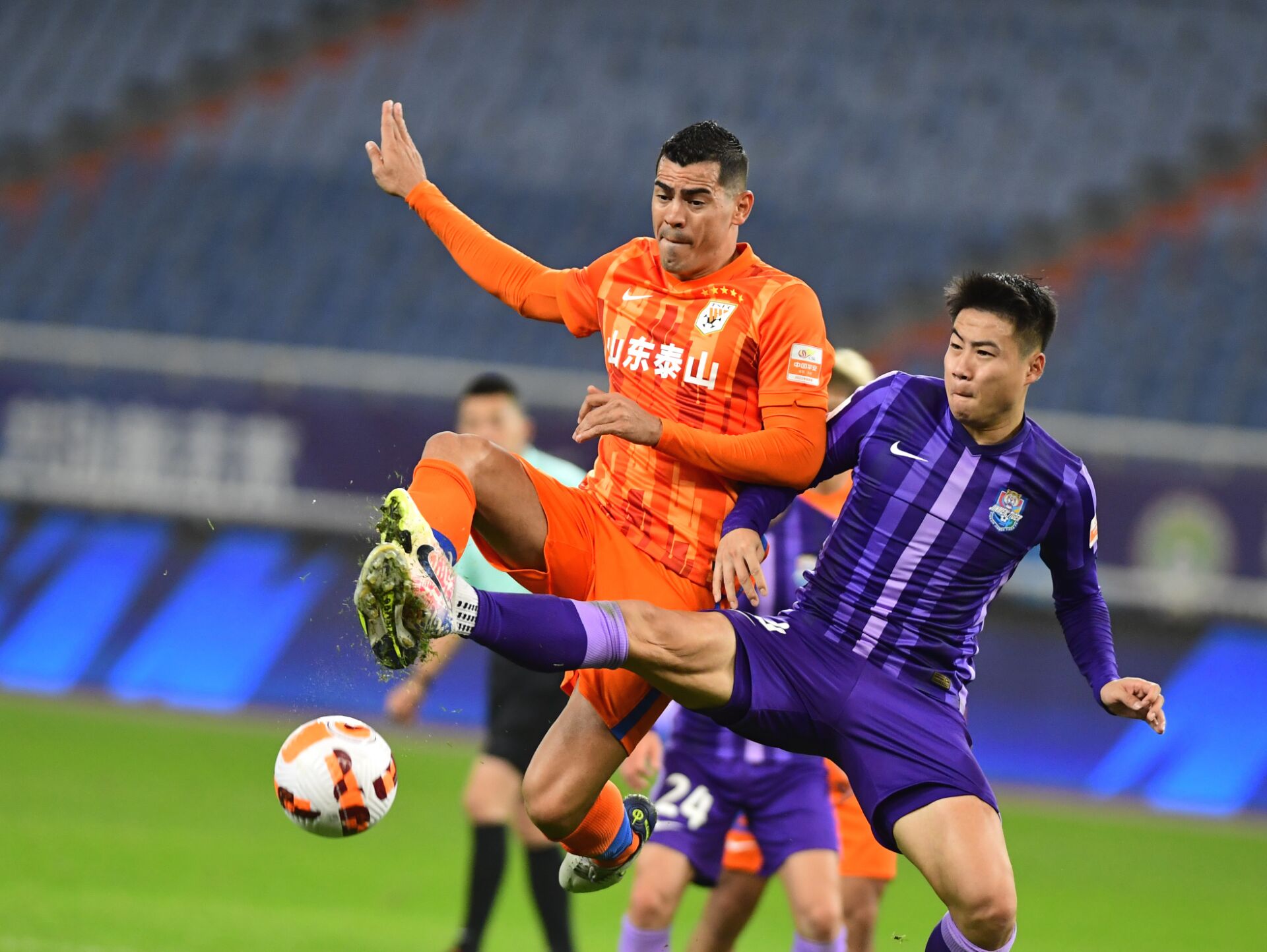 天津泰达客场不敌山东鲁能，连胜终结的简单介绍