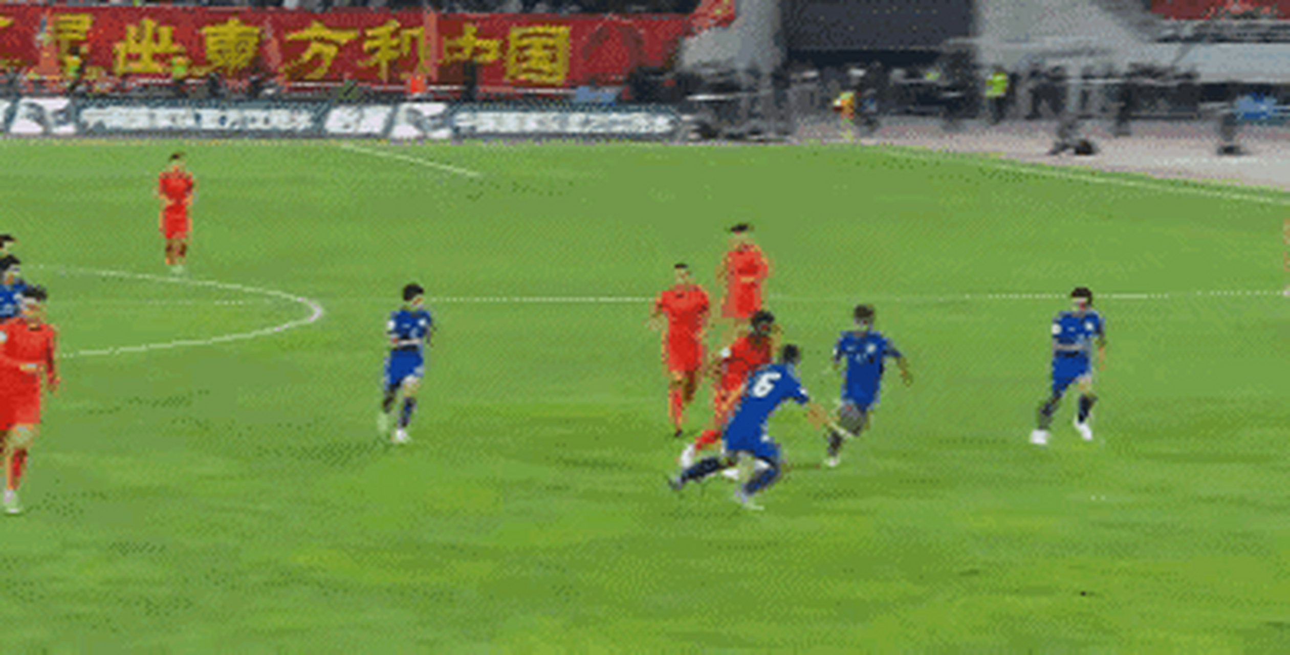 一场备受瞩目的足球比赛将带来何种惊喜？