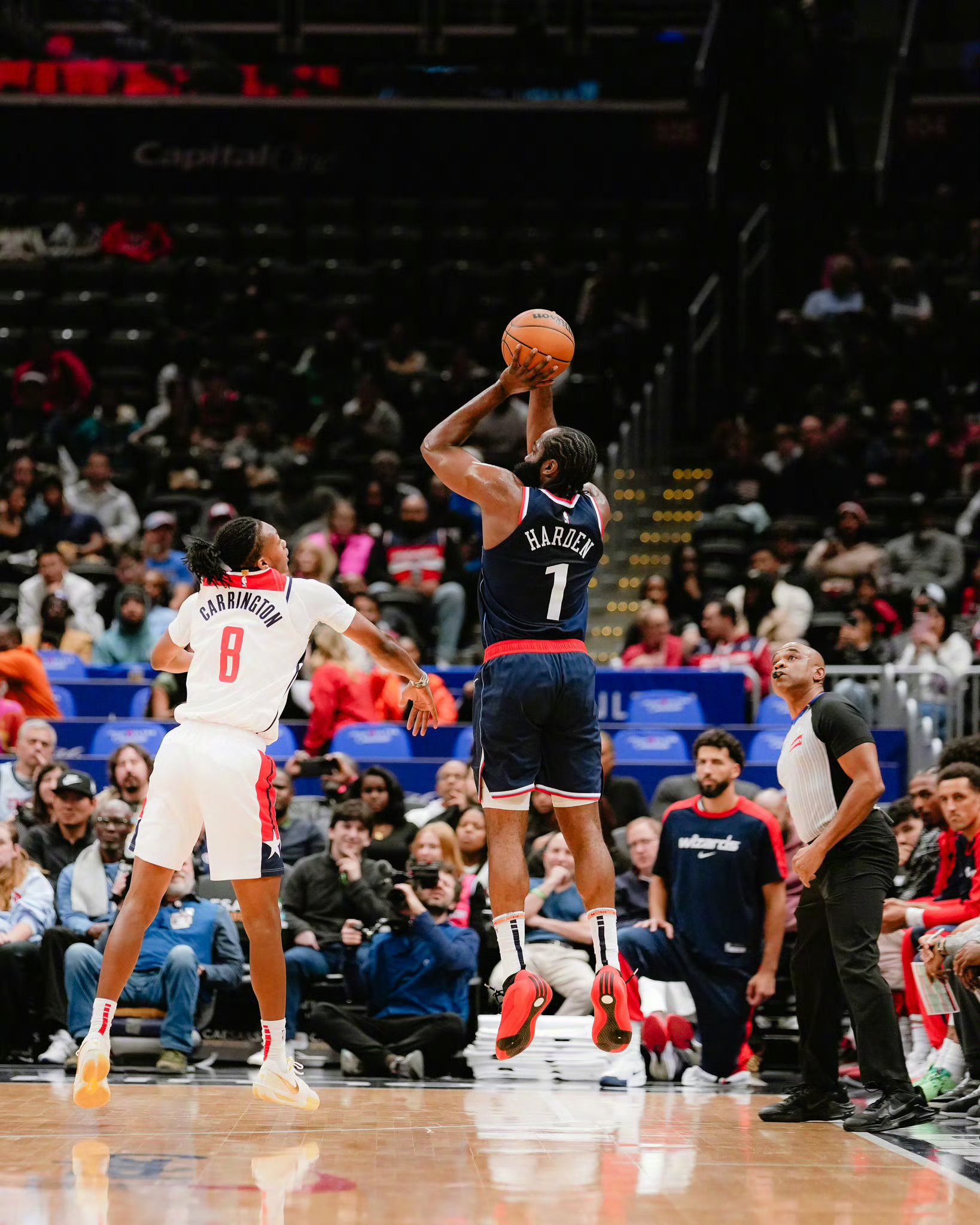 火箭主场大败遭逆转，哈登独狼难敌对方整体进攻的简单介绍