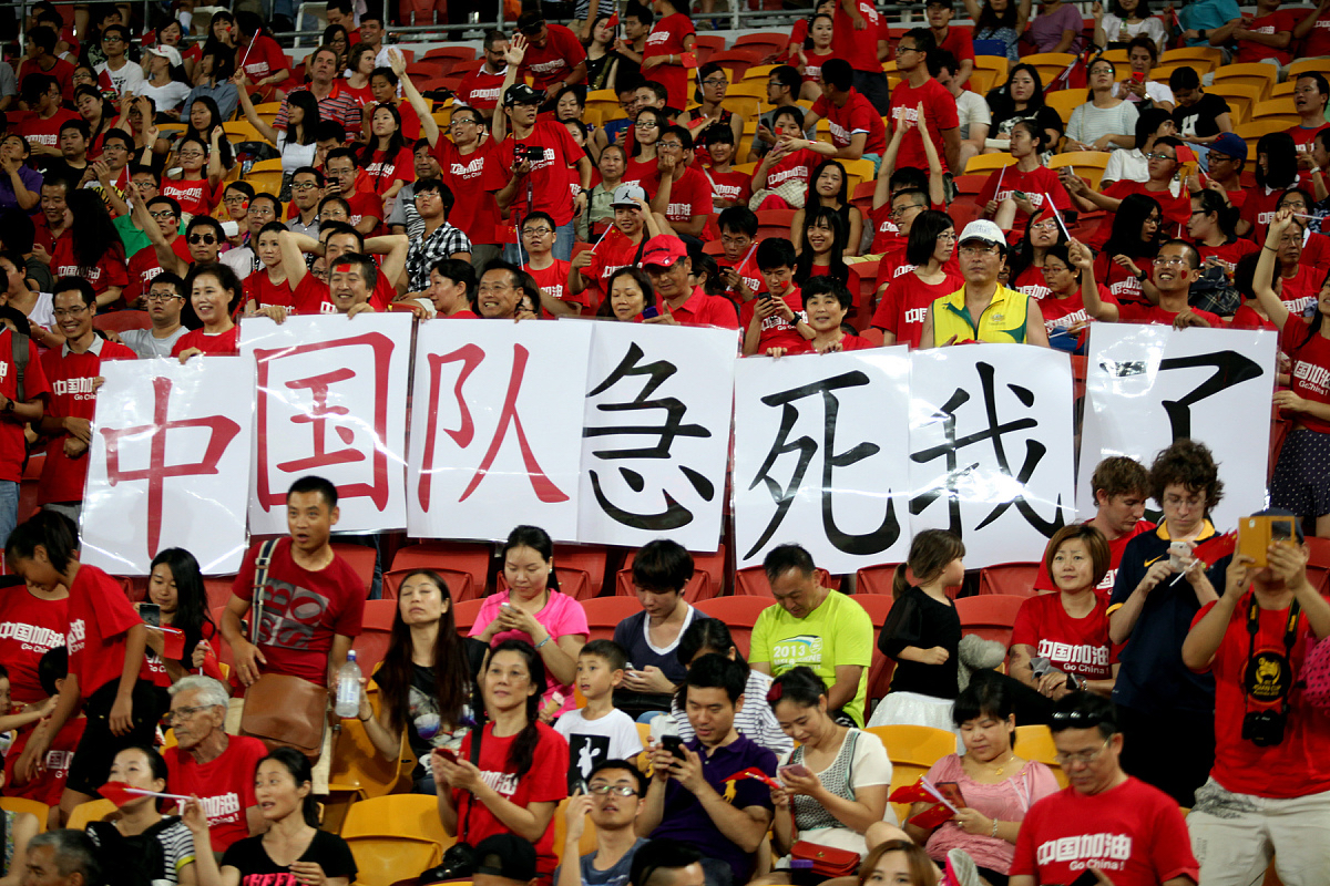 包含国际体育赛事竞争激烈，选手们拚尽全力的词条