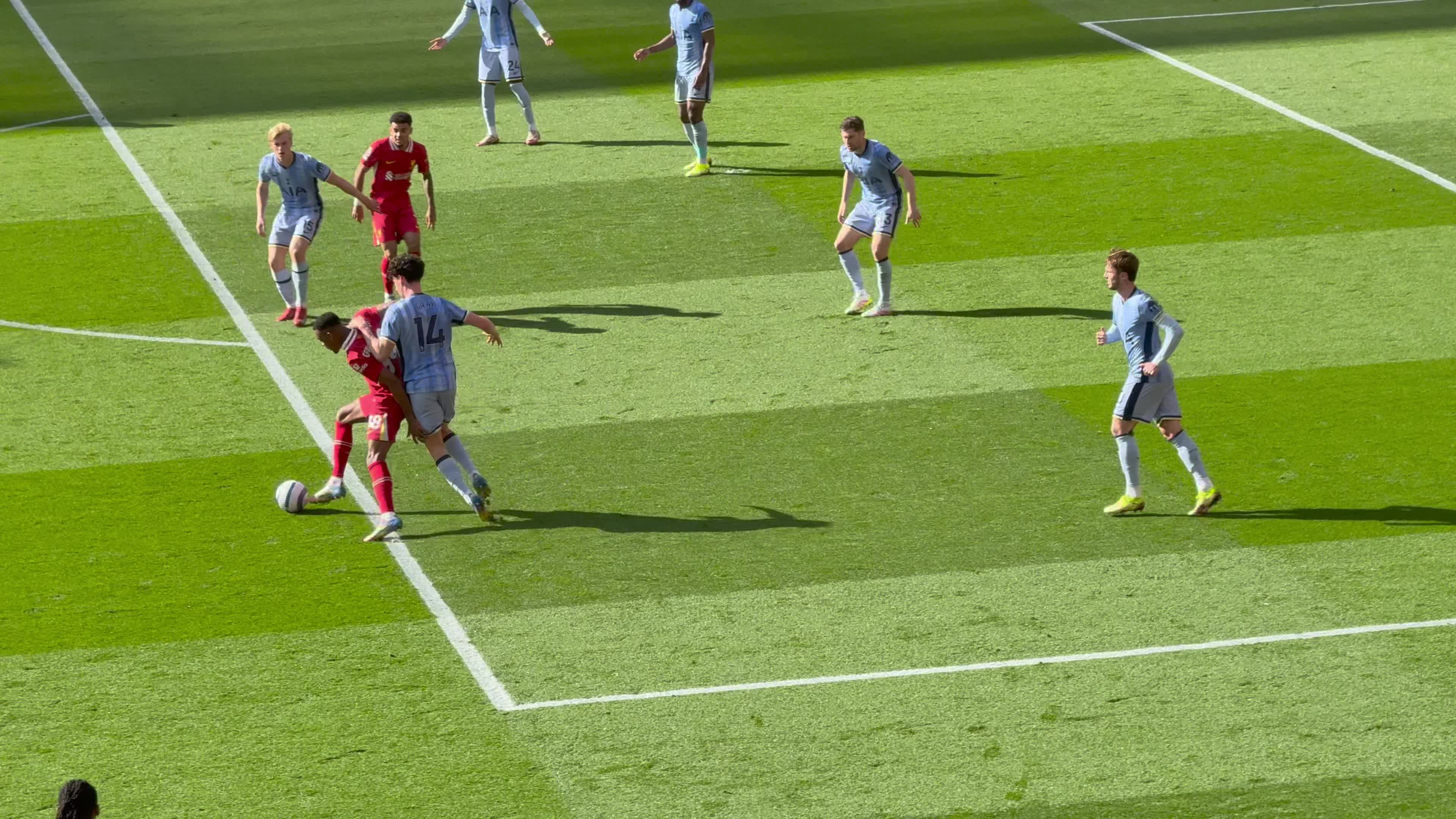 热刺艰难逆转，勇夺关键三分的简单介绍