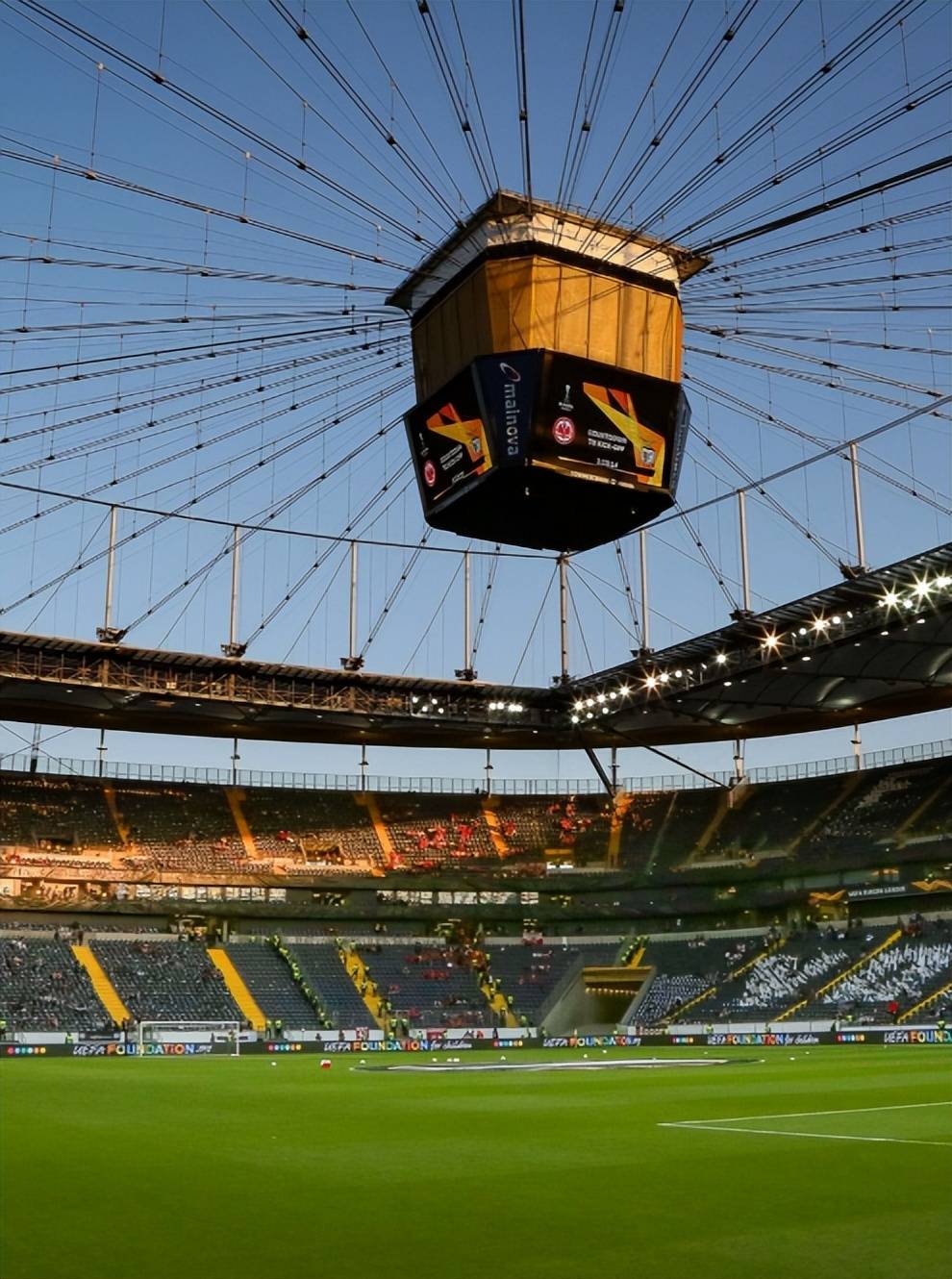 足球美学！球场上的技巧和战术让人流连忘返的简单介绍