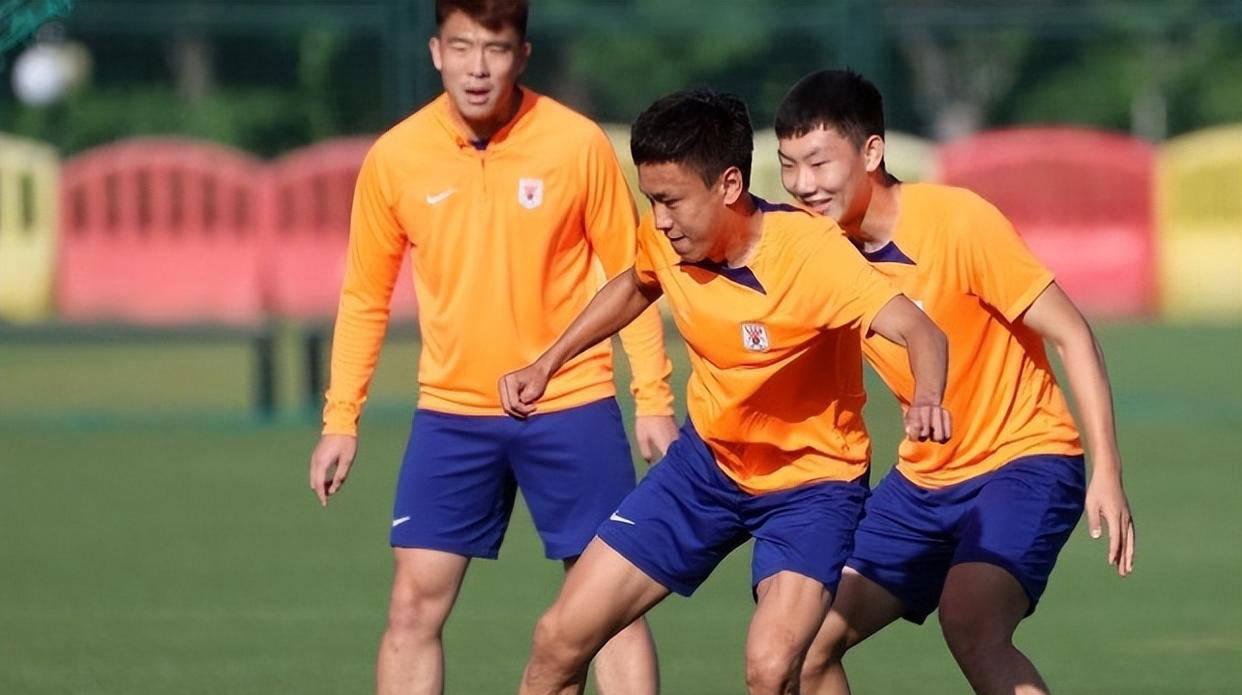 鲁能主帅临危扛责，承担球队连败风波