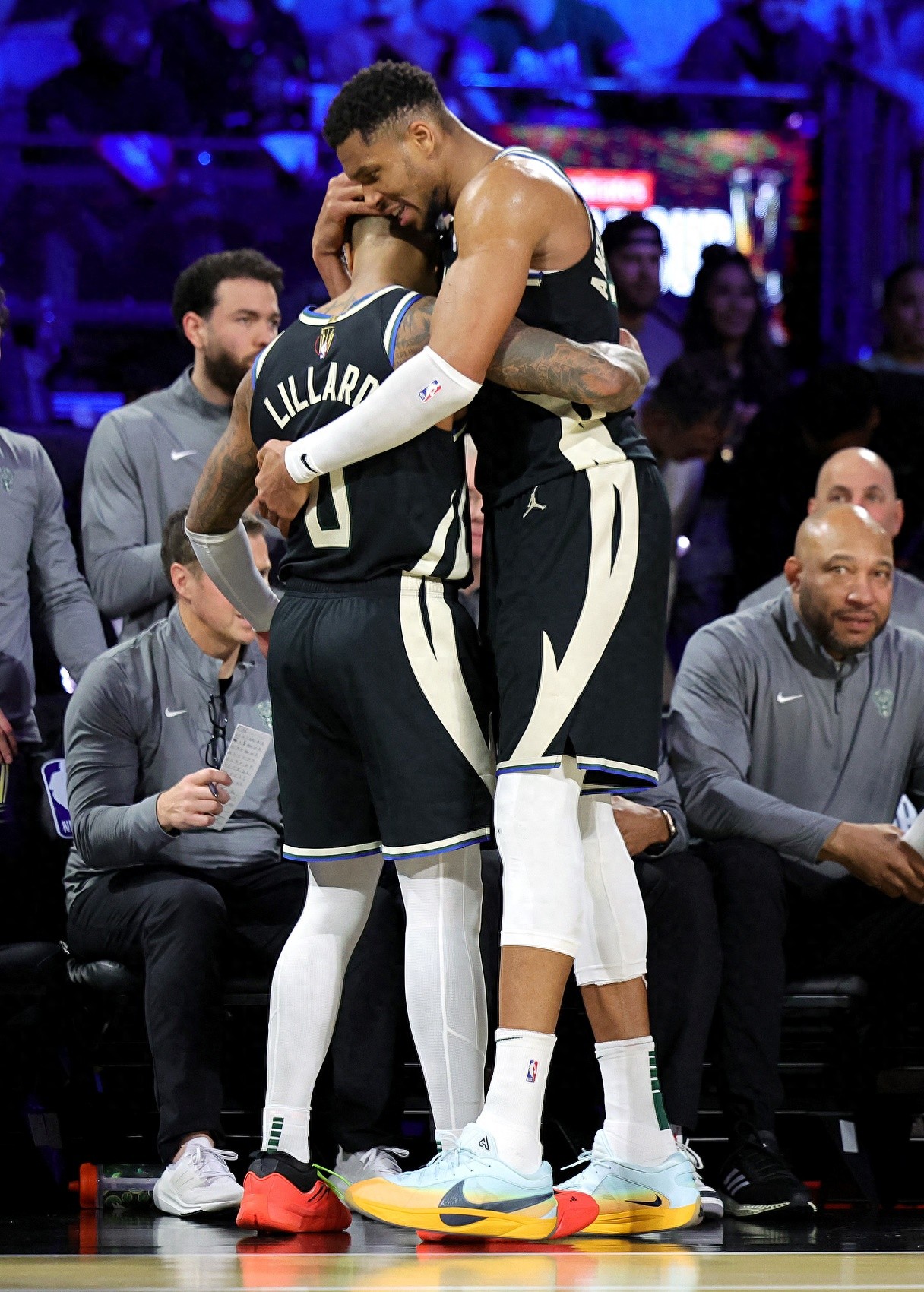 雄鹿主场负于马刺，字母死亡席拜厄斯表现出色的简单介绍