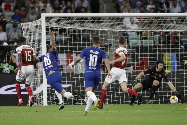 吉鲁传射得分，帮助球队锁定三分