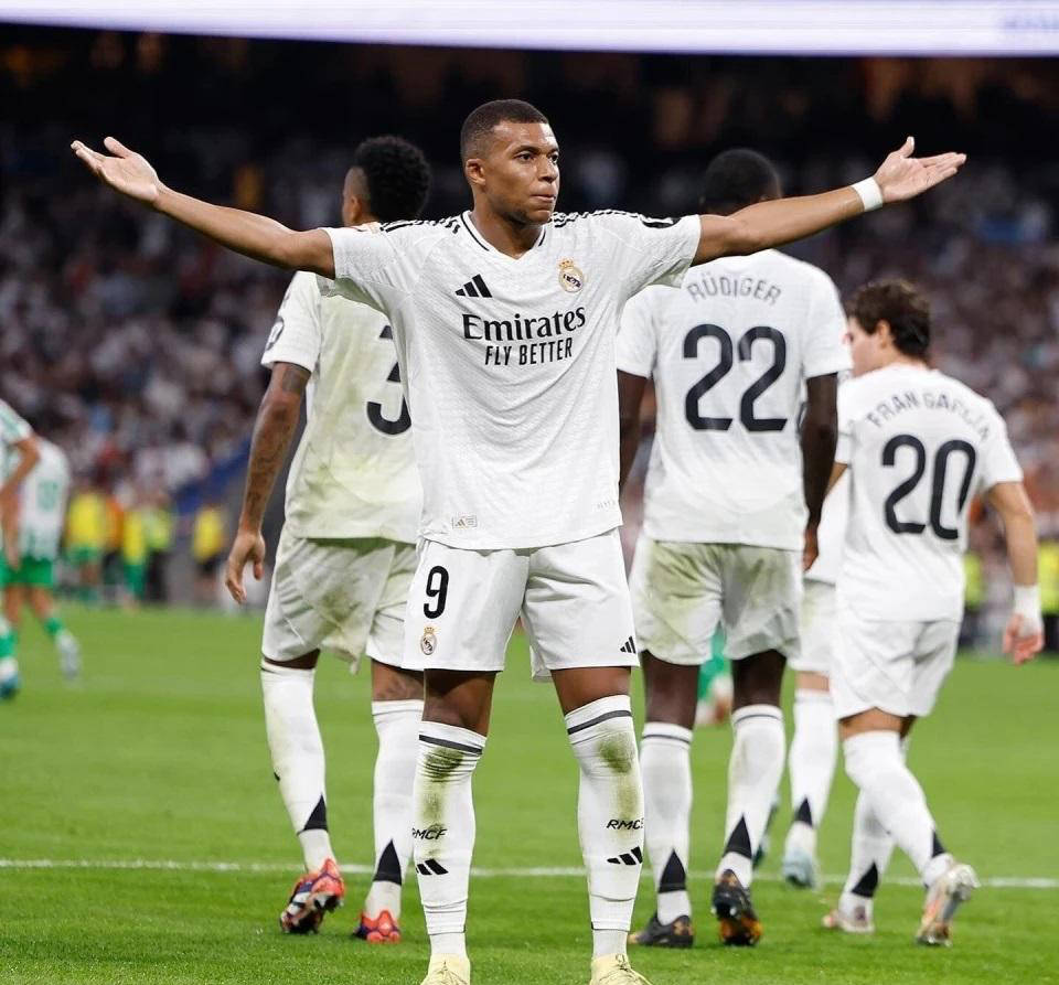 瓦伦西亚客场胜利，晋级欧冠半决赛