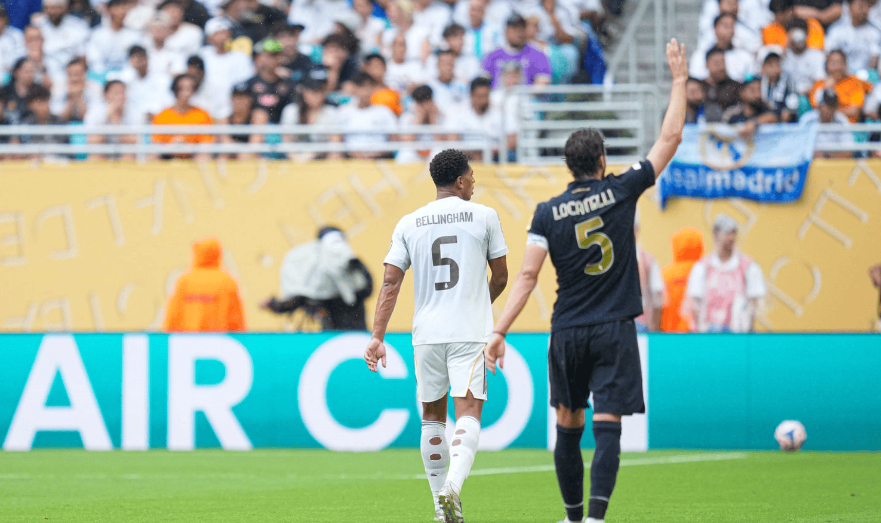 包含尤文图斯惜败，无缘决赛之门的词条