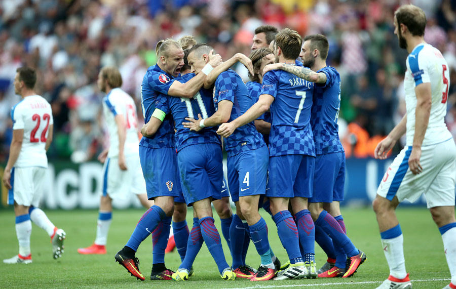 波兰客场逼平克罗地亚，积分排名垫底