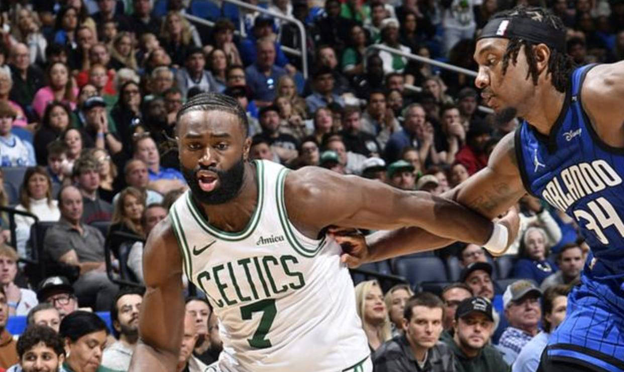 凯尔特人队全队发威战胜对手