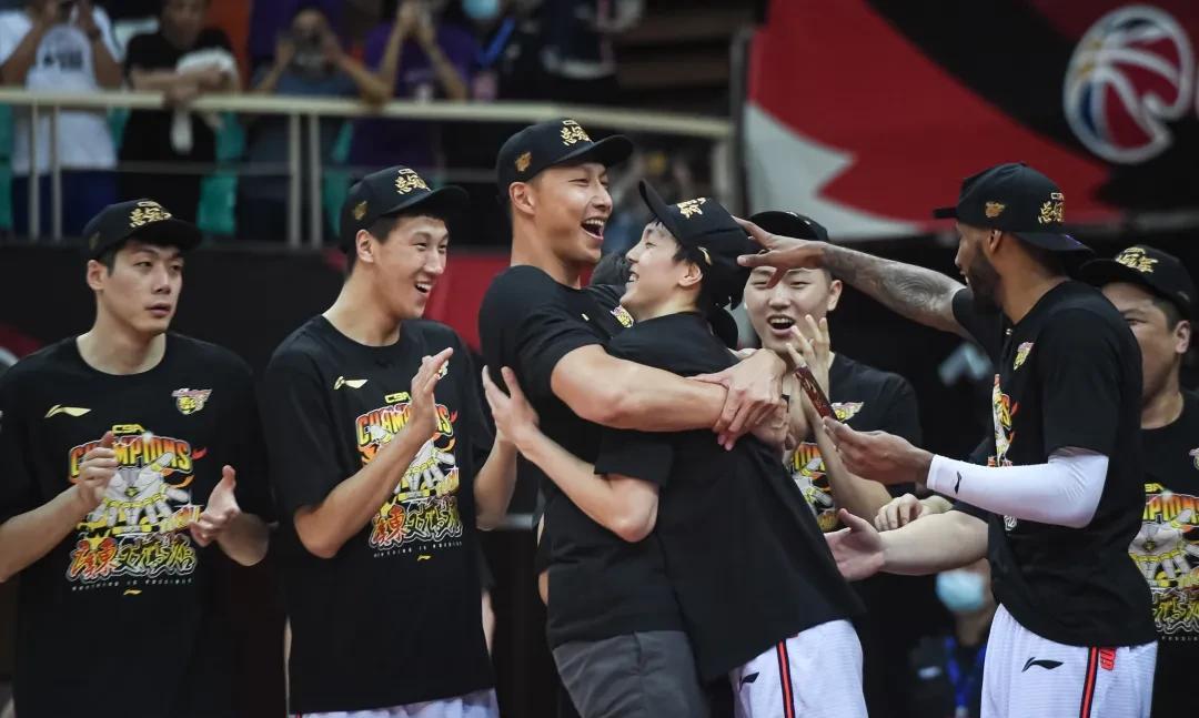 关于重庆队挑衅对手，引发激烈对抗的信息