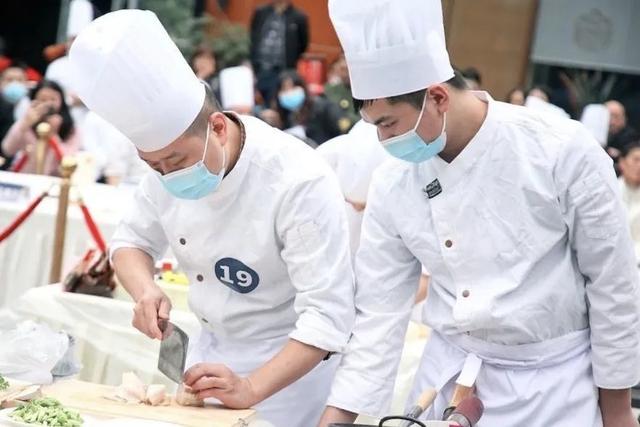 包含英雄辈出！两队将在比赛中一决高下的词条