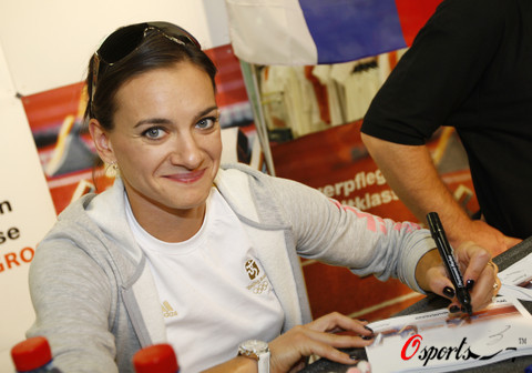 包含瑞士联赛球员实力不凡跻身前列的词条