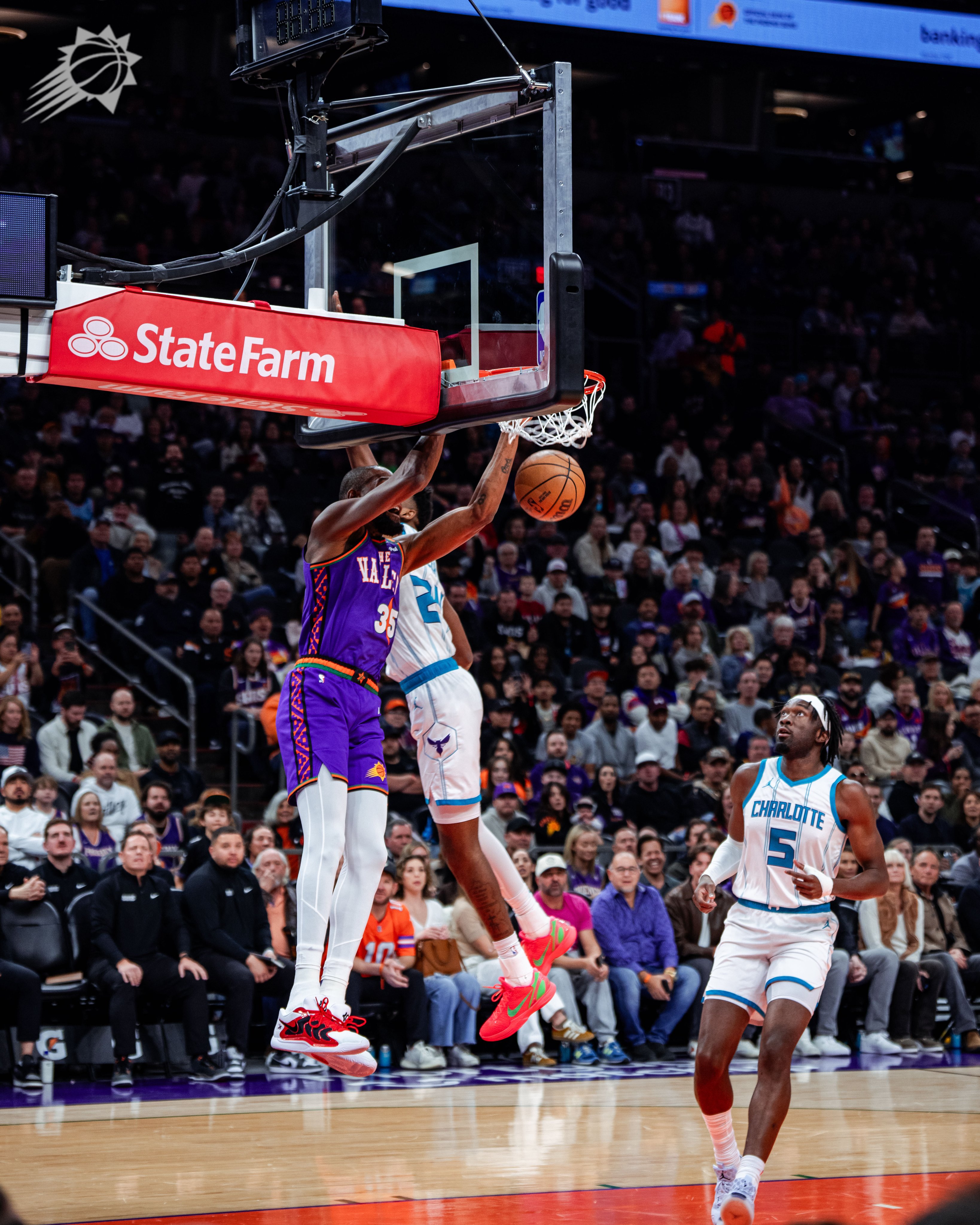 休城火箭队在主场大破黄蜂队，势不可挡