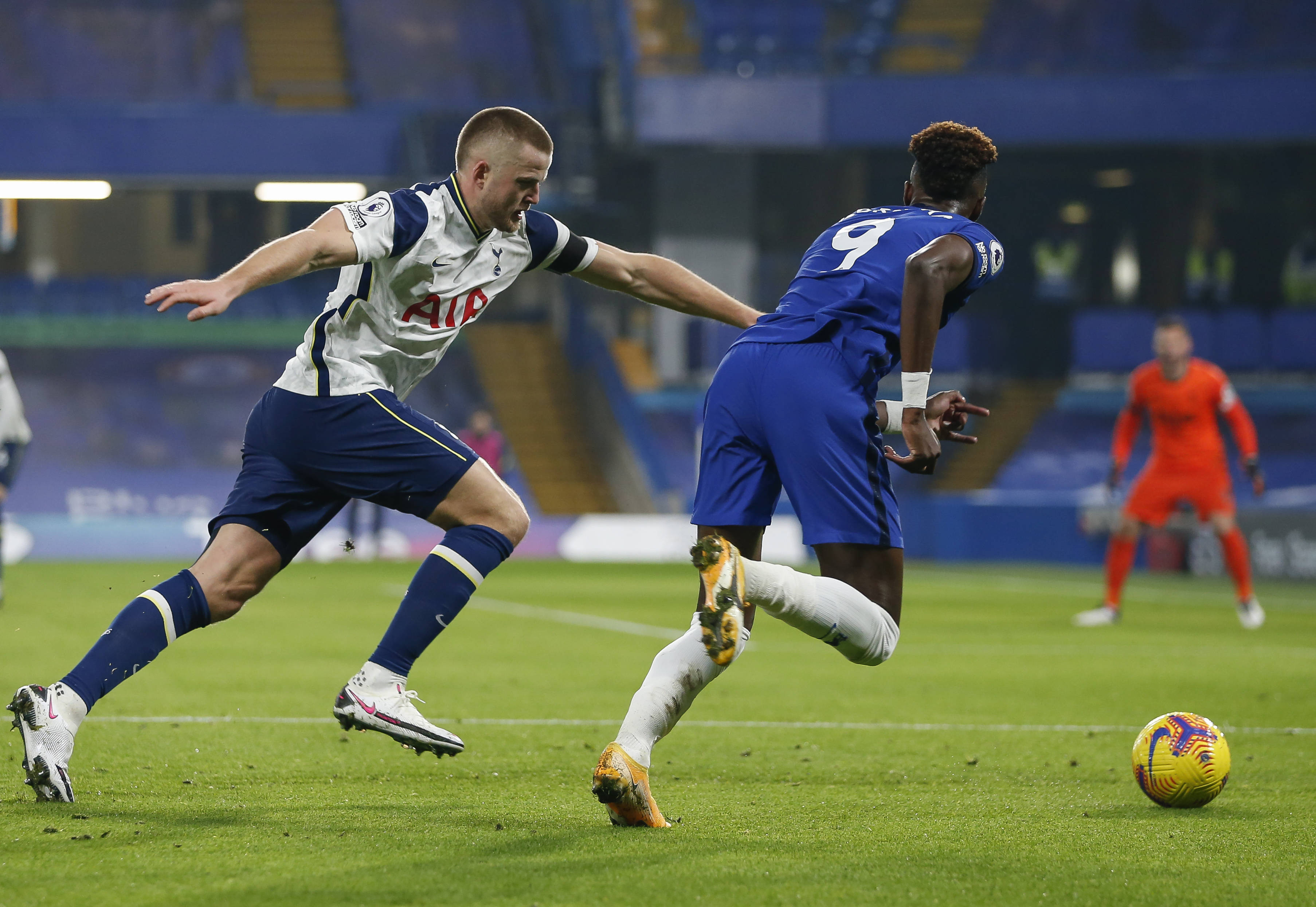 关于凯泽斯劳滕球迷声援球队，助力球队保级的信息