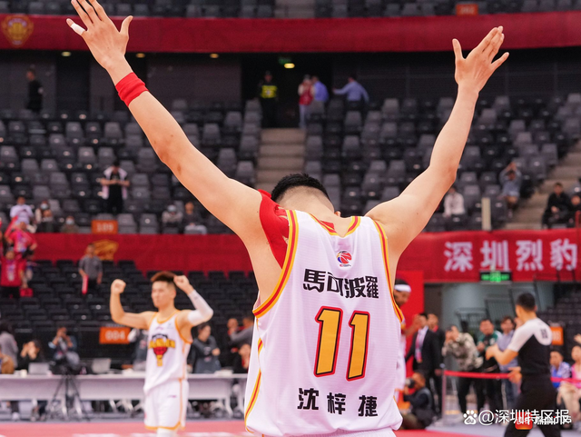 黑龙江队在比赛中紧守阵地，力克对手