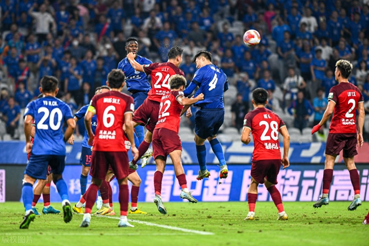 黑龙江队在比赛中紧守阵地，力克对手