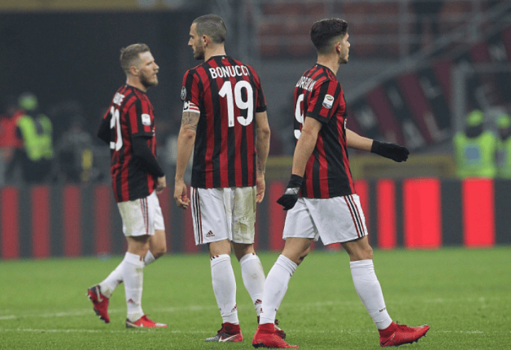 包含AC米兰大比分战胜对手，继续领跑积分榜的词条