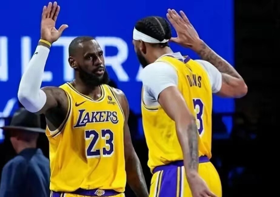 快船击败开拓者，登顶西部排行榜