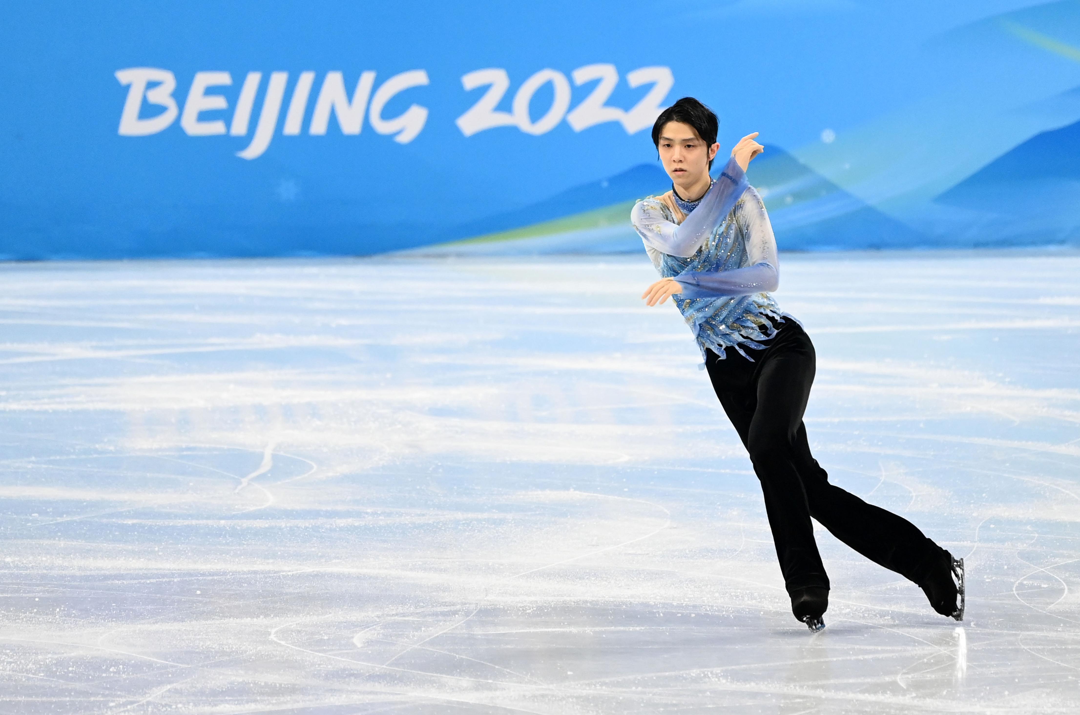 北京冬奥会上众望所归中国女篮夺冠