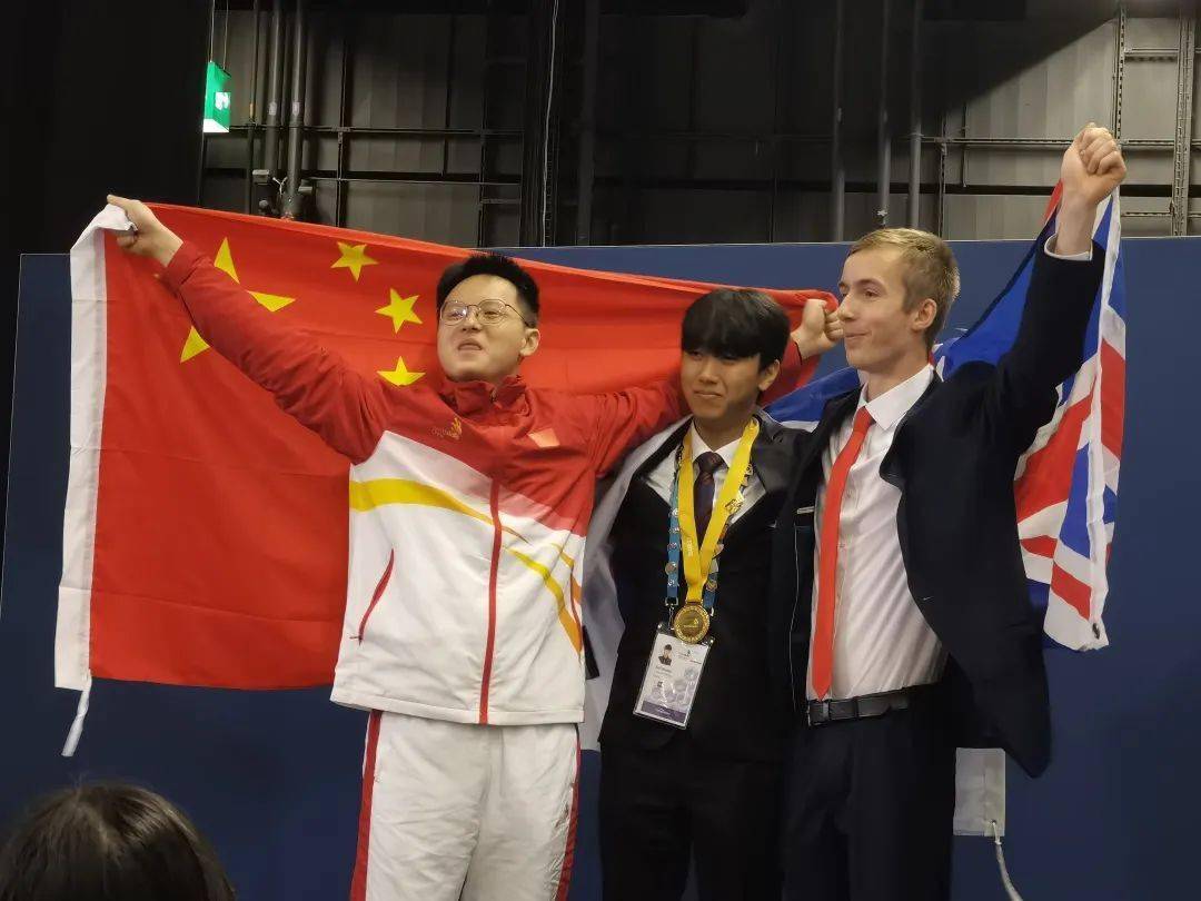 瑞士选手斩获银牌，展现出众技艺