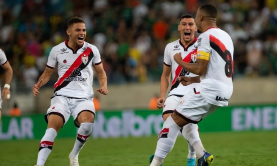 巴西等多队送恭贺雄狮荣膺联赛冠军