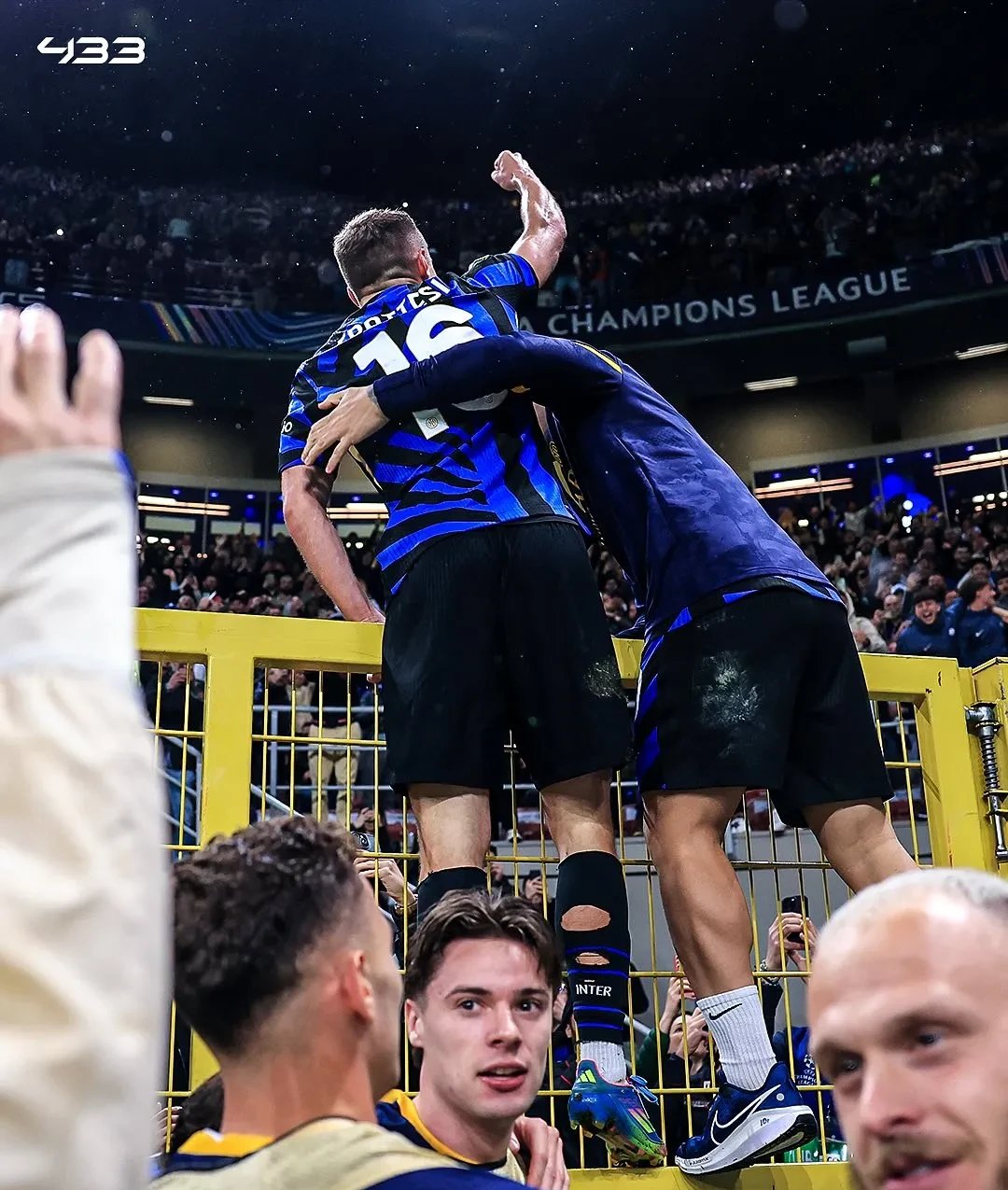 国际米兰比巴塞罗那，梅西禁区外凌空抽射