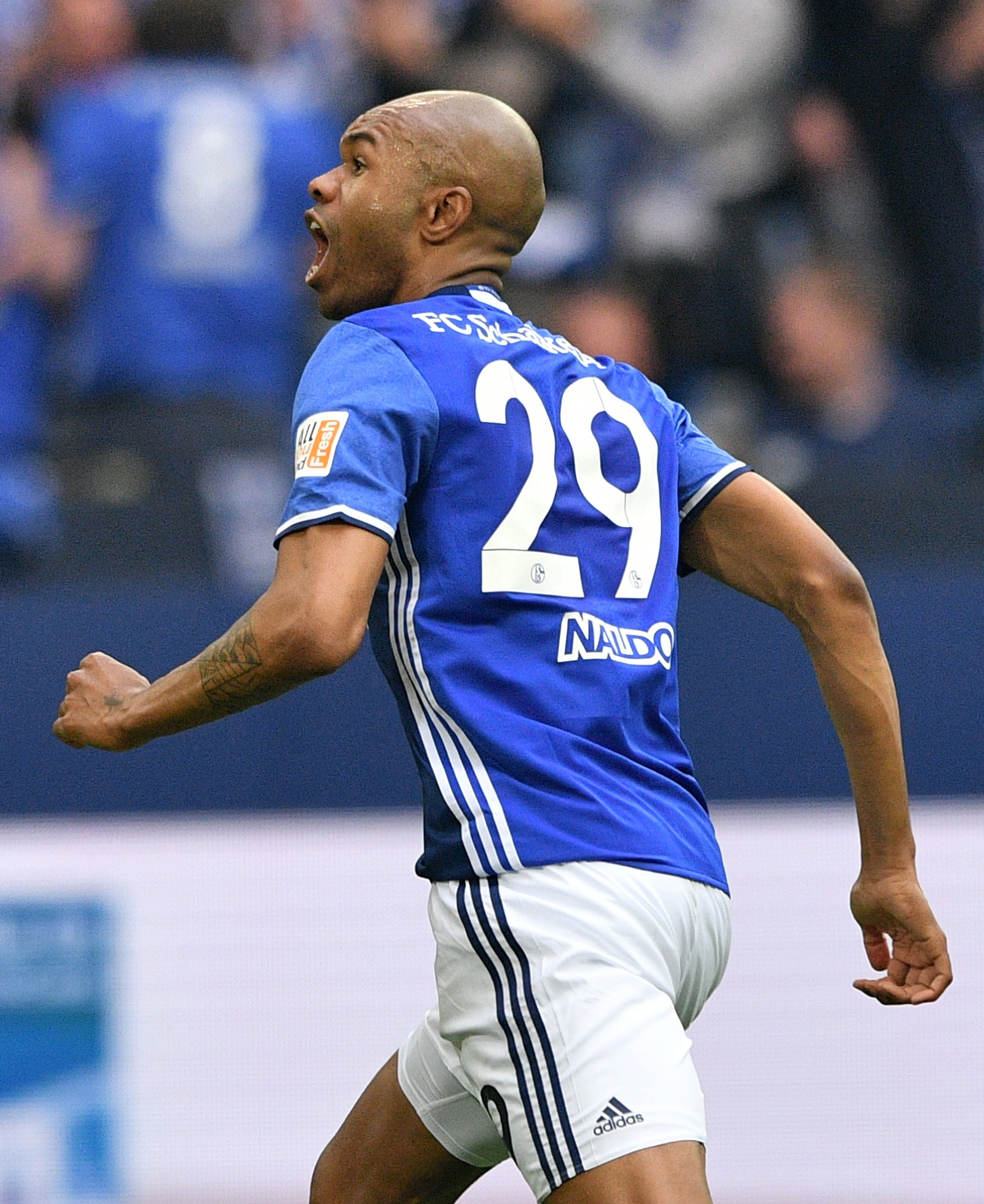 沙尔克04队员在德国足球联赛中频频受伤