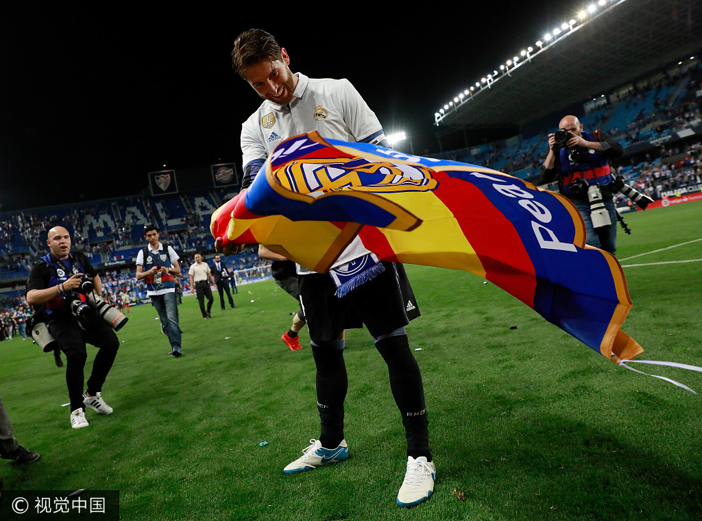 尼斯球员庆祝生日，全队狂欢庆祝