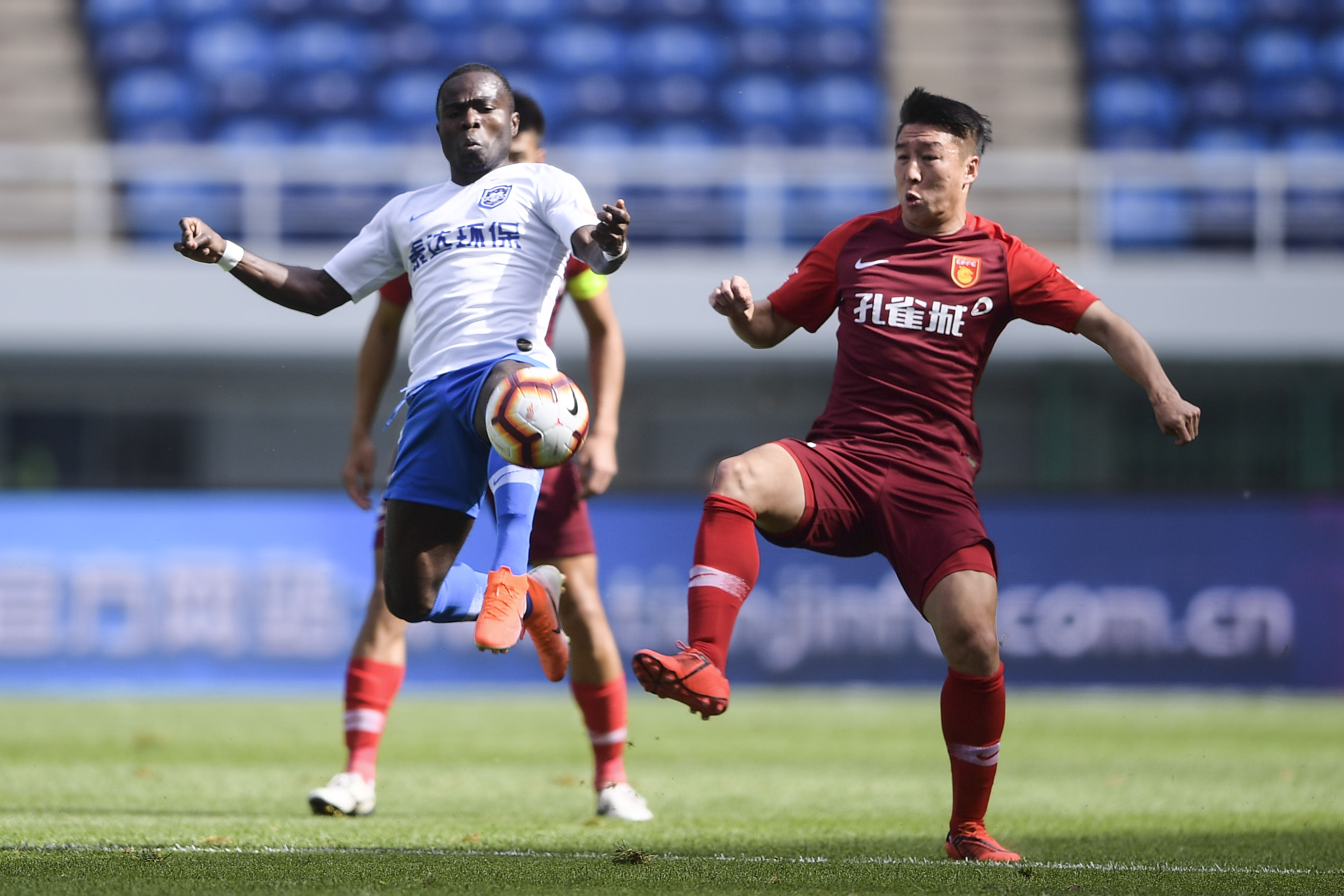 保级大战，天津泰达主场战平华夏幸福