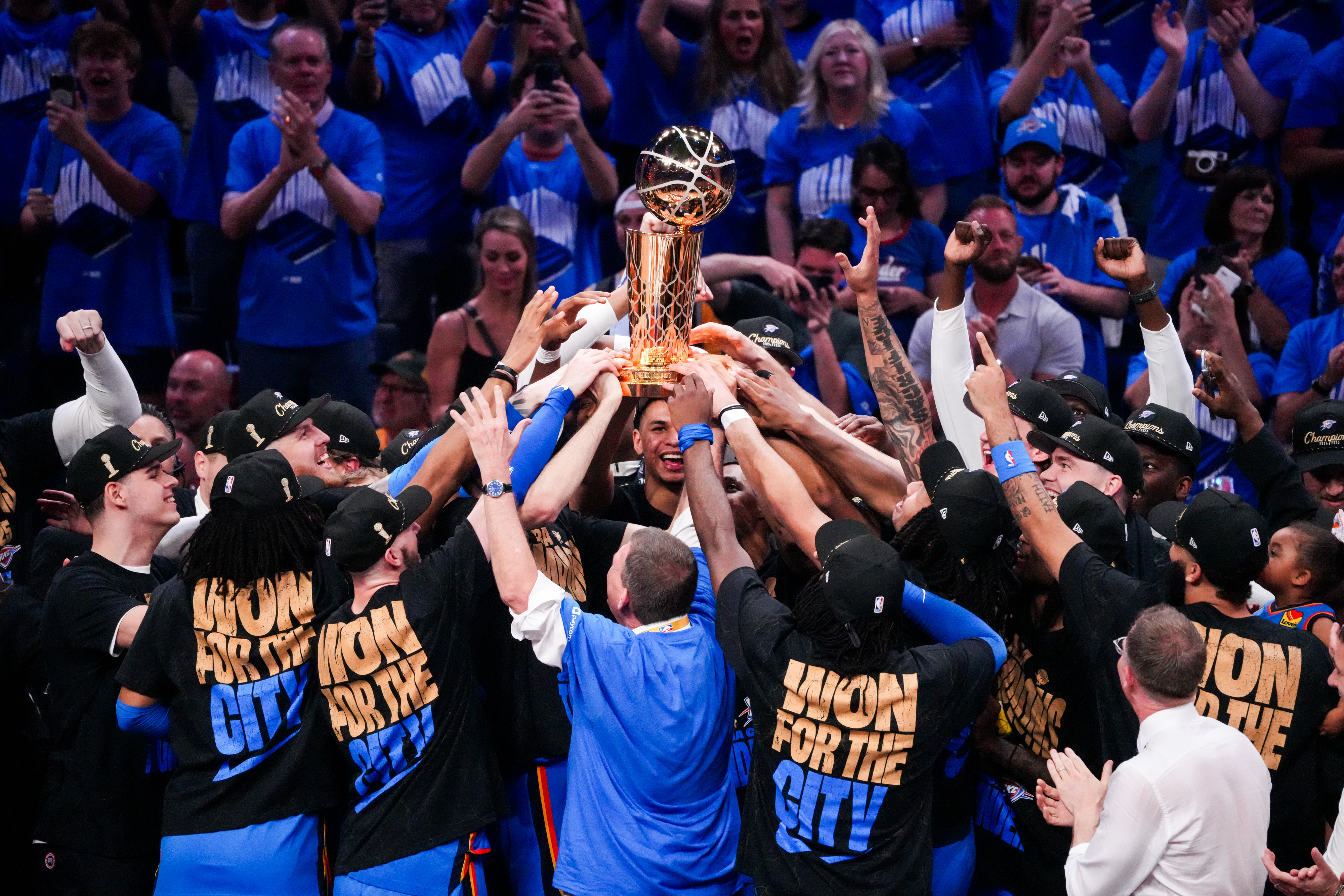 南美球队突破重围，夺得国际篮球冠军