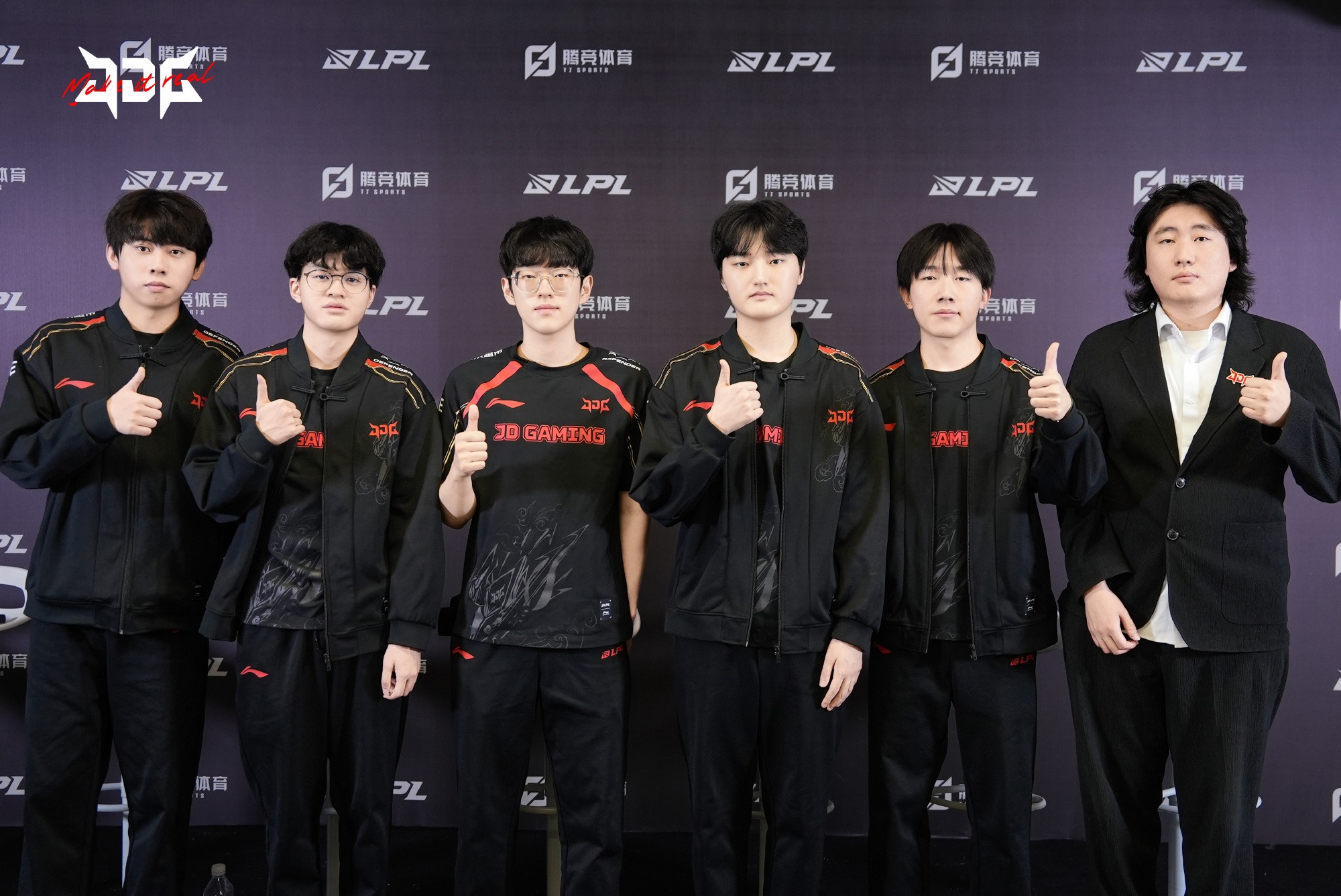 JDG绝杀WBG，Kanavi单局斩获MVP鏖战多局小组赛，锁定晋级资格的简单介绍