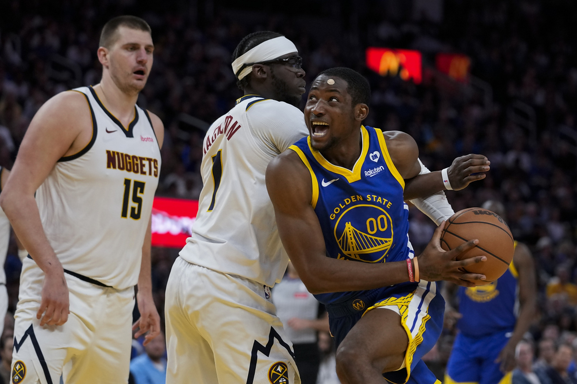 勇士大胜掘金，取得十一连胜