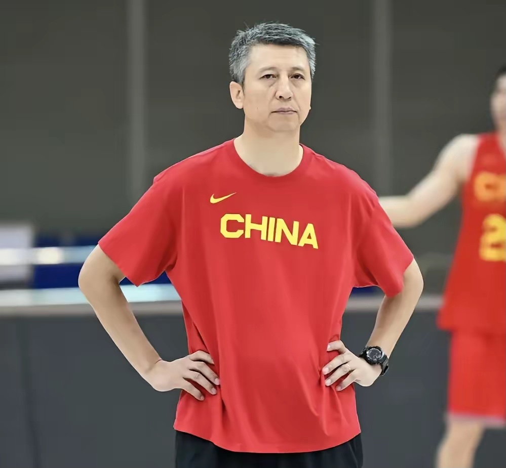 全队表现神勇，教练赞誉球员团结拼搏